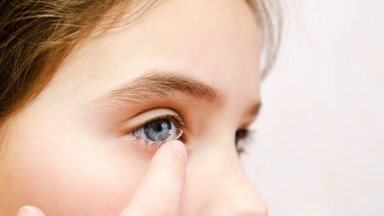 Criança pode usar lentes de contato?