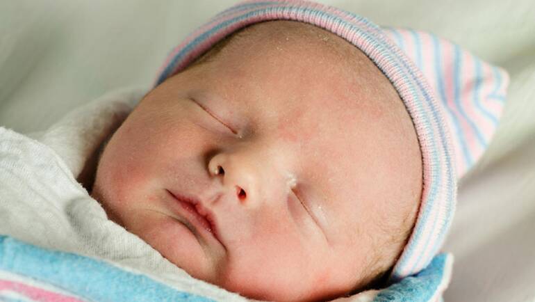 Lacrimejamento constante em recém-nascidos: O que pode ser?