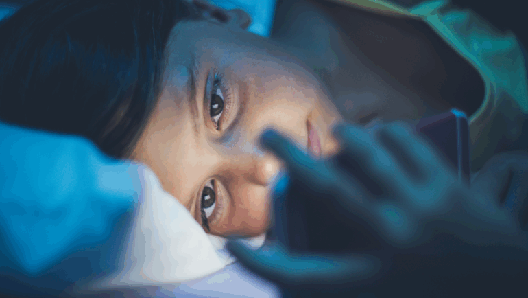 Tempo de tela aumenta risco de miopia, revela estudo