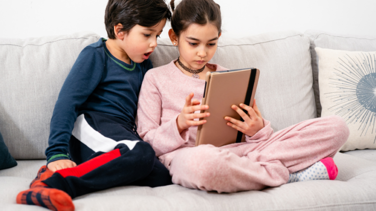 Uso de telas nas férias pode prejudicar a visão das crianças